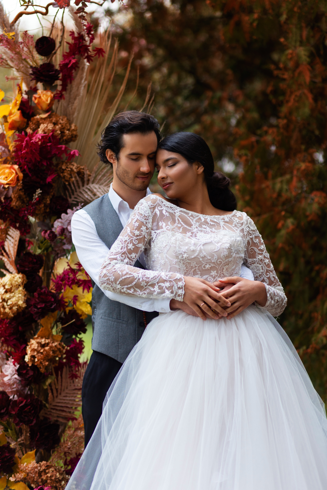 couple-posing-wedding-front-view(1)